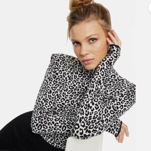 INC & Olivia Culpo White Leopard Print Long Sleeve Crop Sweater – Size XL